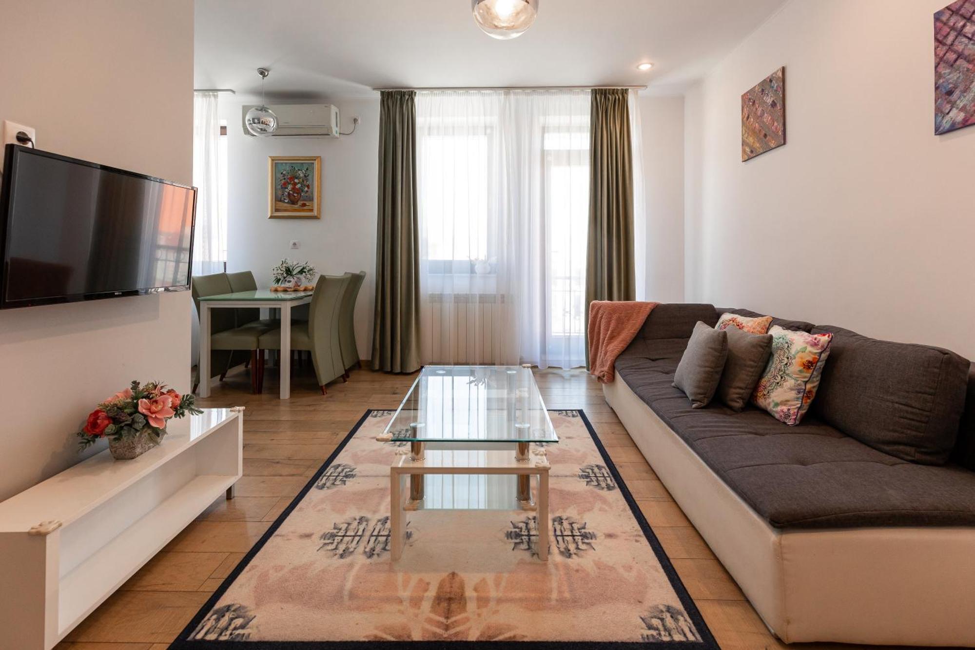 Salt Orchid Central Apartment Turda Bagian luar foto